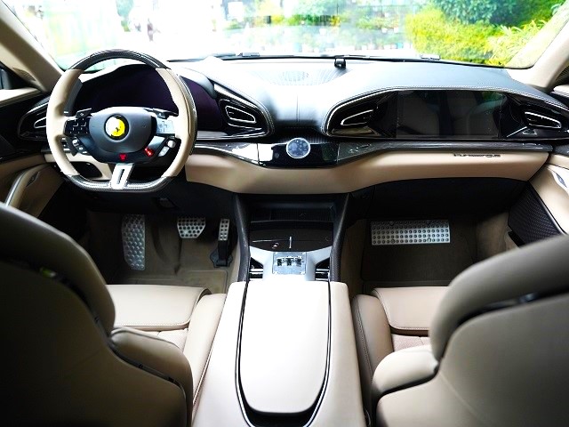 2025 Ferrari Prosangue 6.5 V12  F1 DCT 4WD 