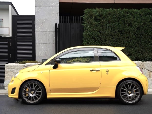 2011 ABARTH 695  Tributo Ferrari