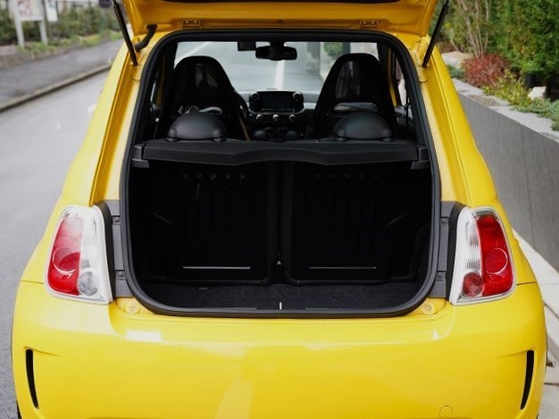 2011 ABARTH 695  Tributo Ferrari