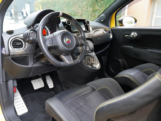 2011 ABARTH 695  Tributo Ferrari