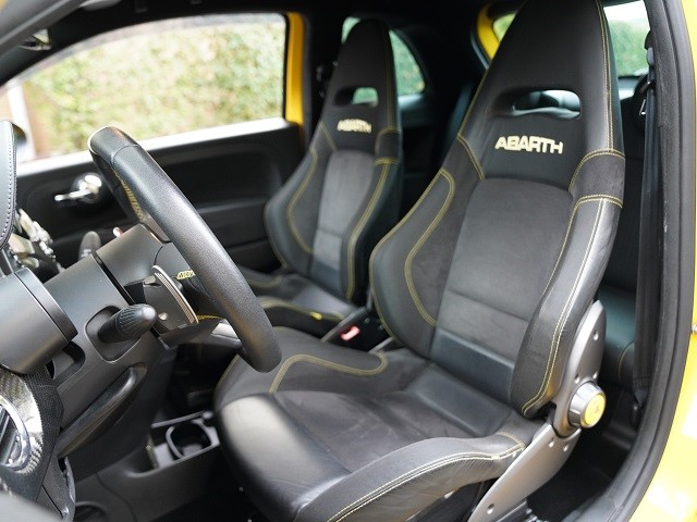 2011 ABARTH 695  Tributo Ferrari