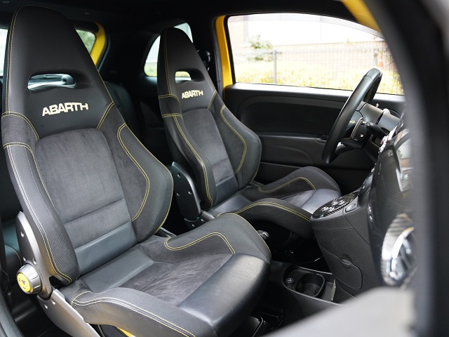 2011 ABARTH 695  Tributo Ferrari
