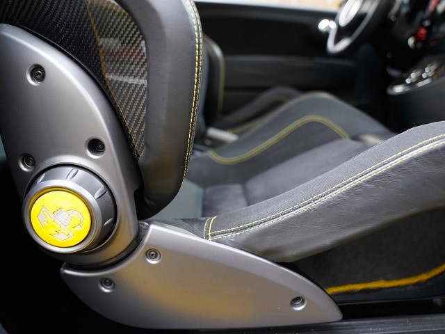 2011 ABARTH 695  Tributo Ferrari