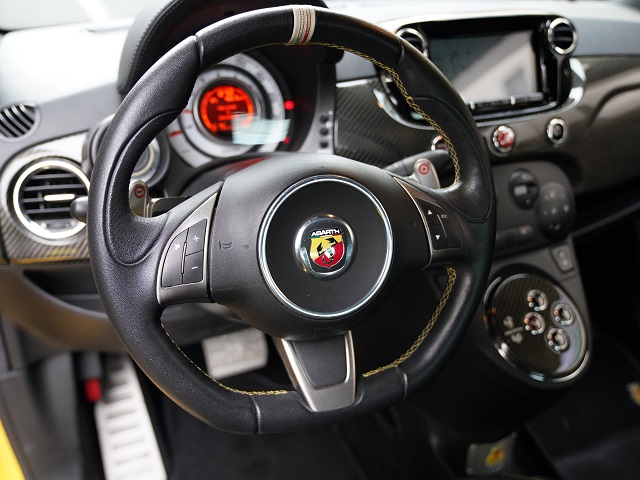 2011 ABARTH 695  Tributo Ferrari