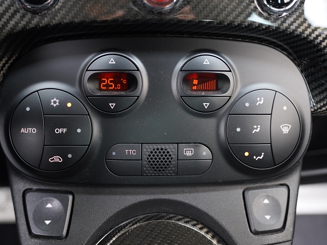 2011 ABARTH 695  Tributo Ferrari