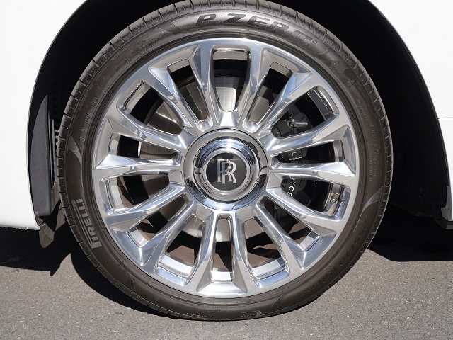 2018 Rolls-Royce Dawn 6.6 Bespoke Interior