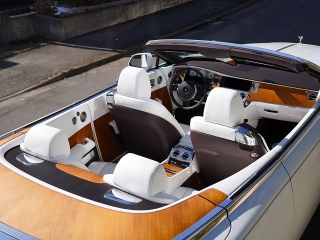 2018 Rolls-Royce Dawn 6.6 Bespoke Interior