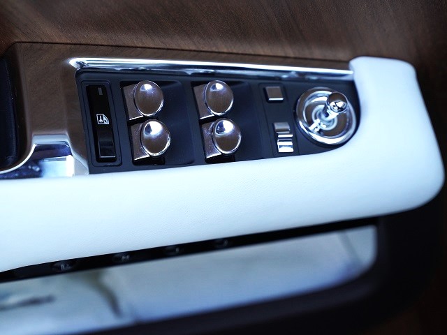 2018 Rolls-Royce Dawn 6.6 Bespoke Interior