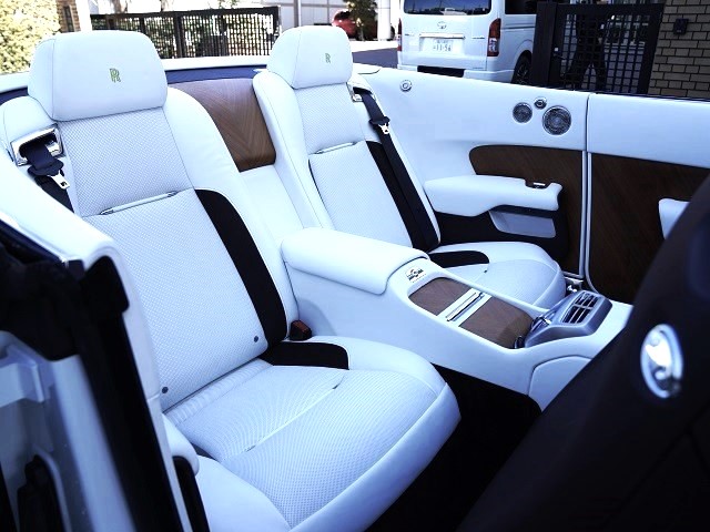 2018 Rolls-Royce Dawn 6.6 Bespoke Interior