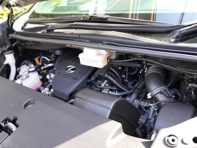 2024 Lexus LM 500h Version L 4WD Rear entry universal step