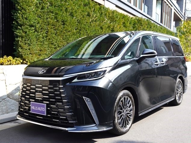 2024 Lexus LM 500h Version L 4WD Rear entry universal step