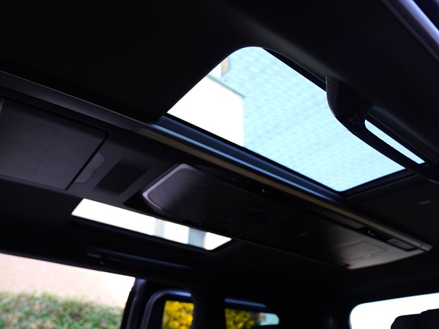 2024 Lexus LM 500h Version L 4WD Rear entry universal step