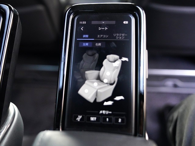 2024 Lexus LM 500h Version L 4WD Rear entry universal step