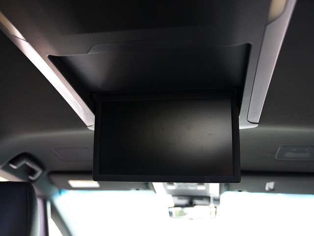 2024 Lexus LM 500h Version L 4WD Rear entry universal step